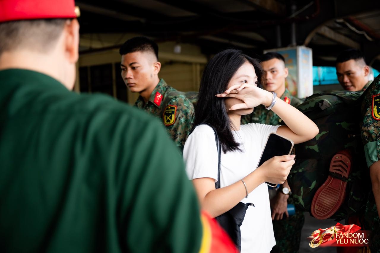 Cảnh tượng đặc biệt tại ga Hà Nội sáng 3/9: Người dân bịn rịn chia tay cán bộ, chiến sĩ miền Nam sau khi hoàn thành nhiệm vụ A80- Ảnh 13.