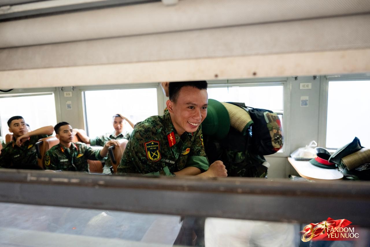 Cảnh tượng đặc biệt tại ga Hà Nội sáng 3/9: Người dân bịn rịn chia tay cán bộ, chiến sĩ miền Nam sau khi hoàn thành nhiệm vụ A80- Ảnh 18.