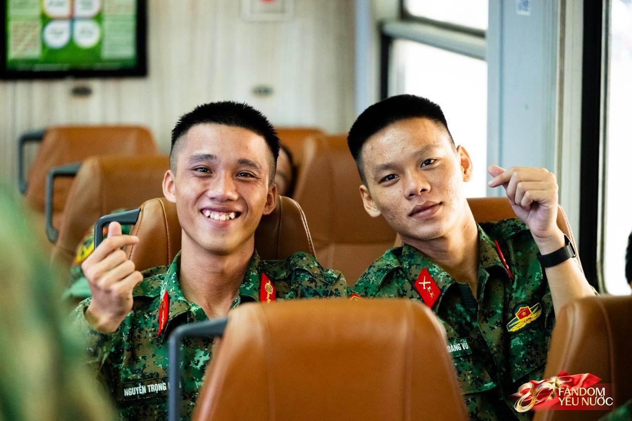 Cảnh tượng đặc biệt tại ga Hà Nội sáng 3/9: Người dân bịn rịn chia tay cán bộ, chiến sĩ miền Nam sau khi hoàn thành nhiệm vụ A80- Ảnh 23.