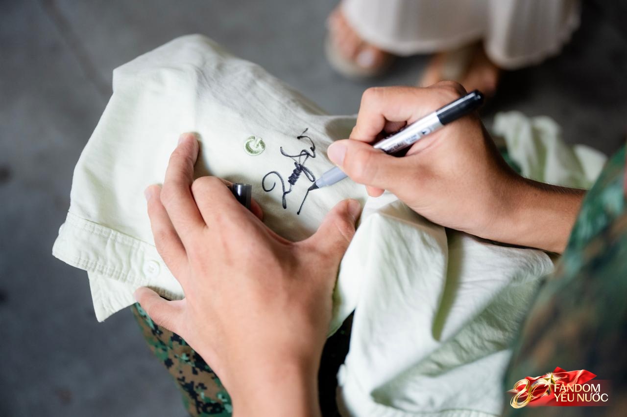 Cảnh tượng đặc biệt tại ga Hà Nội sáng 3/9: Người dân bịn rịn chia tay cán bộ, chiến sĩ miền Nam sau khi hoàn thành nhiệm vụ A80- Ảnh 9.