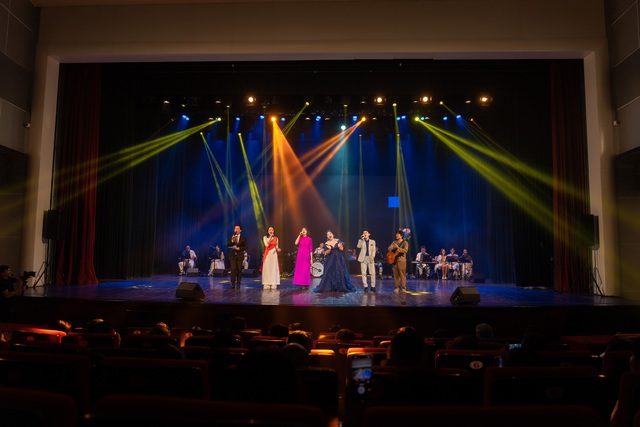 Dự án “Hành Trình Việt Nam” trao tặng 110 triệu đồng cho hơn 60 học sinh tại tỉnh Quảng Trị- Ảnh 3. Dự án “Hành Trình Việt Nam” trao tặng 110 triệu đồng cho hơn 60 học sinh tại tỉnh Quảng Trị- Ảnh 3.