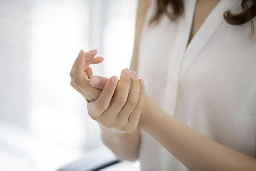 5 dấu hiệu xấu xí trên bàn tay cảnh báo thận của bạn đang kêu cứu!- Ảnh 1.