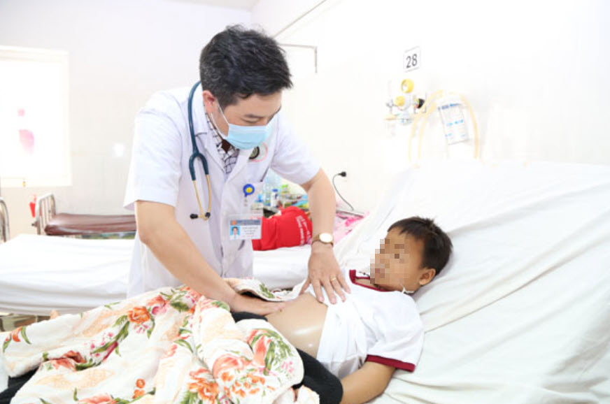 Trẻ em đối mặt biến chứng nguy hiểm từ thận hư kháng thuốc- Ảnh 2.