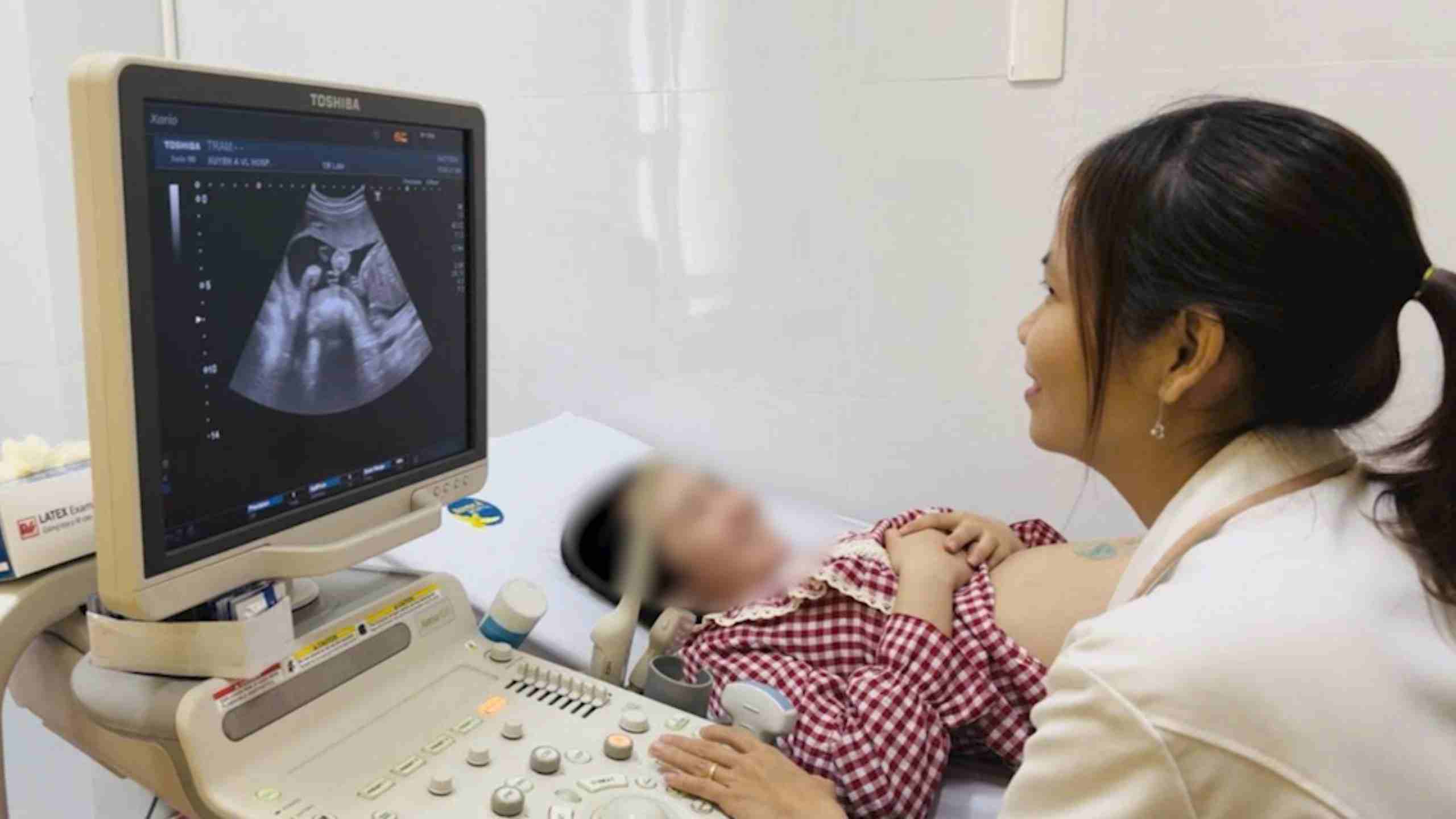 Tầm soát dị tật thai nhi: Những xét nghiệm mẹ bầu không nên bỏ qua- Ảnh 1.