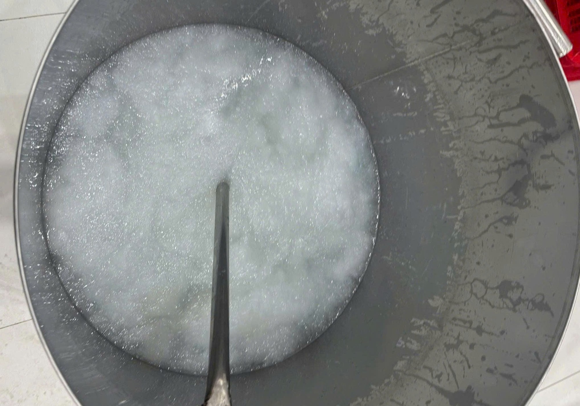 Bí mật kinh hoàng bên trong gần 38.000 lọ nước yến thành phẩm tại xưởng sản xuất ở Đà Nẵng- Ảnh 2.