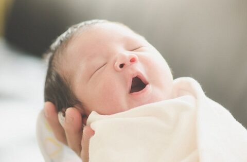 Dấu hiệu nhận biết trẻ sơ sinh thiếu canxi