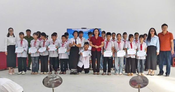 Quỹ Văn hóa DB Kim Jun Ki trao tặng học bổng cho học sinh hoàn cảnh khó khăn Trường THCS Minh Lập, Thái Nguyên