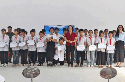 Quỹ Văn hóa DB Kim Jun Ki trao tặng học bổng cho học sinh hoàn cảnh khó khăn Trường THCS Minh Lập, Thái Nguyên