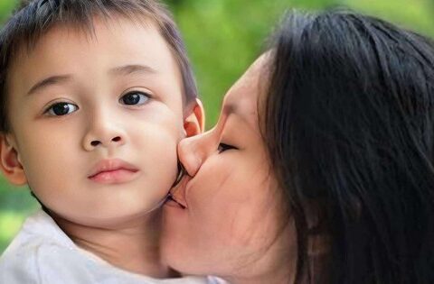 Tại sao bác sĩ thường nuôi con kiểu thoải mái, còn giáo viên lại nghiêm khắc?