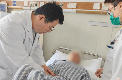 Gia đình 4 người cùng mắc ung thư tụy, người vợ gào khóc: “Tất cả là lỗi của tôi”