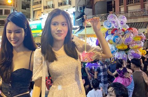 Trung thu sớm: Gái xinh đang tập trung hết ở phố lồng đèn Lương Nhữ Học dù gửi xe tận 20k/chiếc