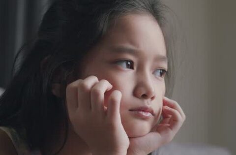 Bộ phim đang gây bão, 1 chi tiết khiến người  xem nghẹt thở: Con cái sợ nhất trên đời chính là kiểu cha mẹ này!