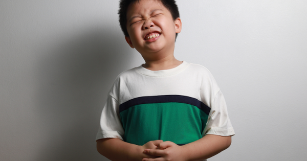 Bé trai 8 tuổi được chẩn đoán mắc ung thư đại tràng: Bác sĩ cảnh báo 2 thực phẩm chính là thủ phạm đầu tiên