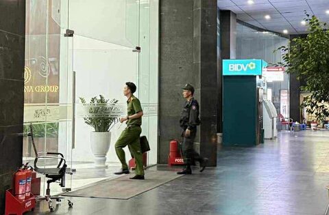 Cảnh sát xuất hiện tại trụ sở công ty của Shark Bình, Công an Hà Nội?