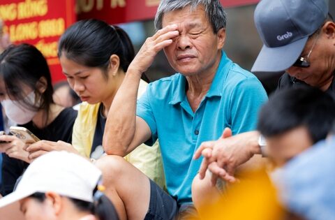 Cảnh tượng lạ lùng trước nhiều cửa hàng ở Hà Nội khi giá vàng nhẫn tăng vượt 151 triệu/lượng