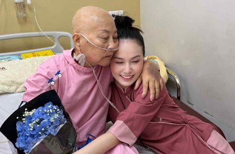 Tuấn Hưng: Con muốn khóc thật to, gục xuống bên mẹ và nói rằng “con sợ lắm”