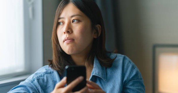 Đem điện thoại con đi sửa, bà mẹ TP.HCM đọc 2 chữ mà suy sụp: Xin lý giải vì sao con có ý nghĩ đó!