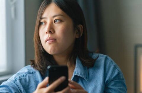 Đem điện thoại con đi sửa, bà mẹ TP.HCM đọc 2 chữ mà suy sụp: Xin lý giải vì sao con có ý nghĩ đó!