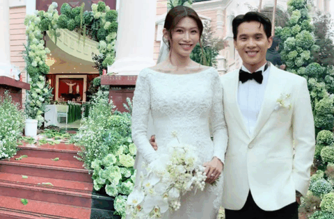 “Tổng tài” Colline Dalat lấy vợ: Cổng cưới cao 5m, 50.000 bông hồng và cẩm tú cầu nhập, cổ tích còn thấy rén