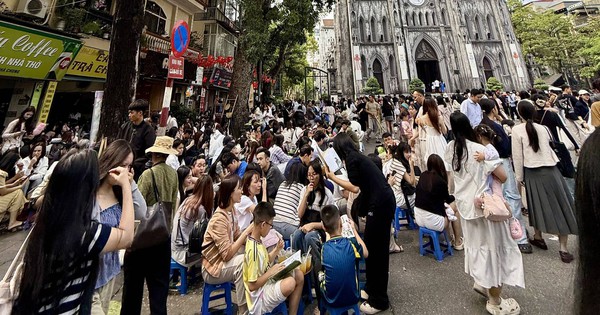 Clip tóm tắt mùa thu Nhà Thờ hôm nay: Quá đông!