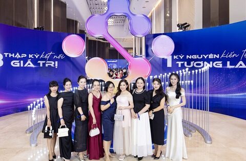 KienlongBank tặng hơn 3.700 nhân viên mỗi người nửa tháng lương, sau màn hát nhảy gây sốt của Chủ tịch