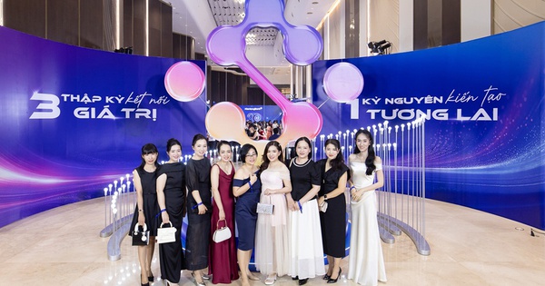 KienlongBank tặng hơn 3.700 nhân viên mỗi người nửa tháng lương, sau màn hát nhảy gây sốt của Chủ tịch