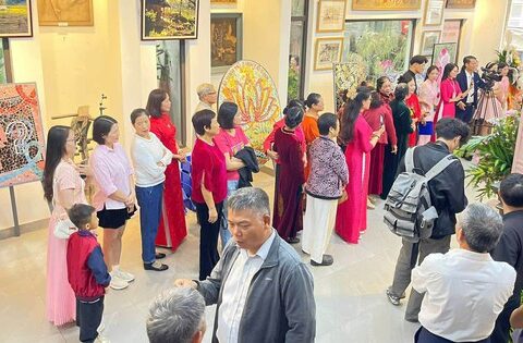 “Tái sinh”: Khi nghệ thuật đồng hành cùng hành trình chiến thắng ung thư vú