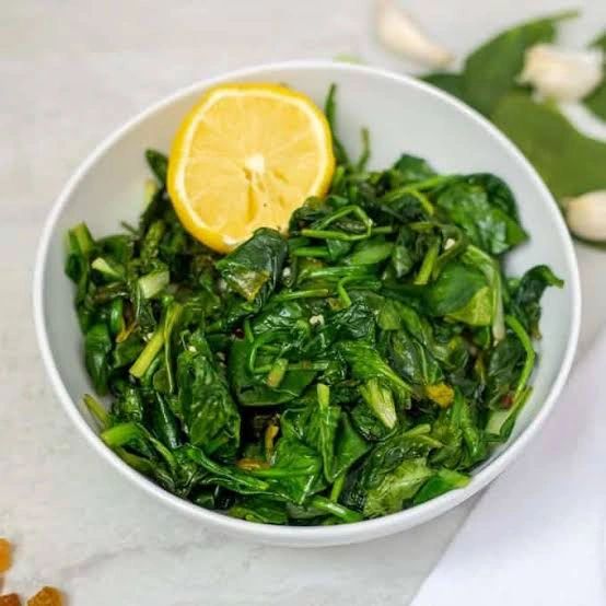 Tại sao ăn món rau bina nên thêm vài lát chanh để có tất cả: Một món ăn ngon và siêu dinh dưỡng?- Ảnh 3. Tại sao ăn món rau bina nên thêm vài lát chanh để có tất cả: Một món ăn ngon và siêu dinh dưỡng?- Ảnh 3.