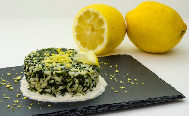 Tại sao ăn món rau bina nên thêm vài lát chanh để có tất cả: Một món ăn ngon và siêu dinh dưỡng?- Ảnh 2. Tại sao ăn món rau bina nên thêm vài lát chanh để có tất cả: Một món ăn ngon và siêu dinh dưỡng?- Ảnh 2.