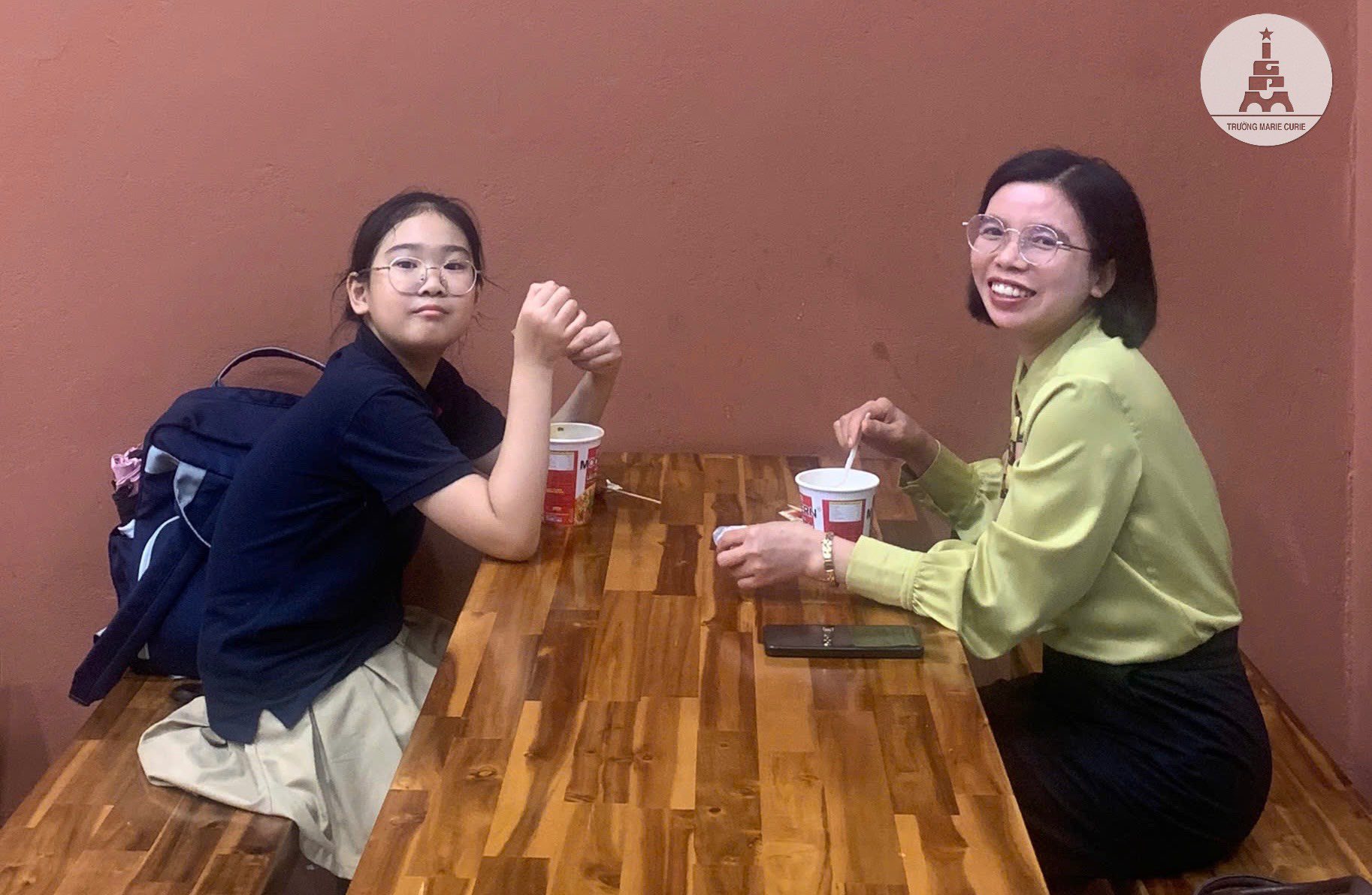 Bữa tối đặc biệt của học sinh Hà Nội ngày mưa lịch sử- Ảnh 15.