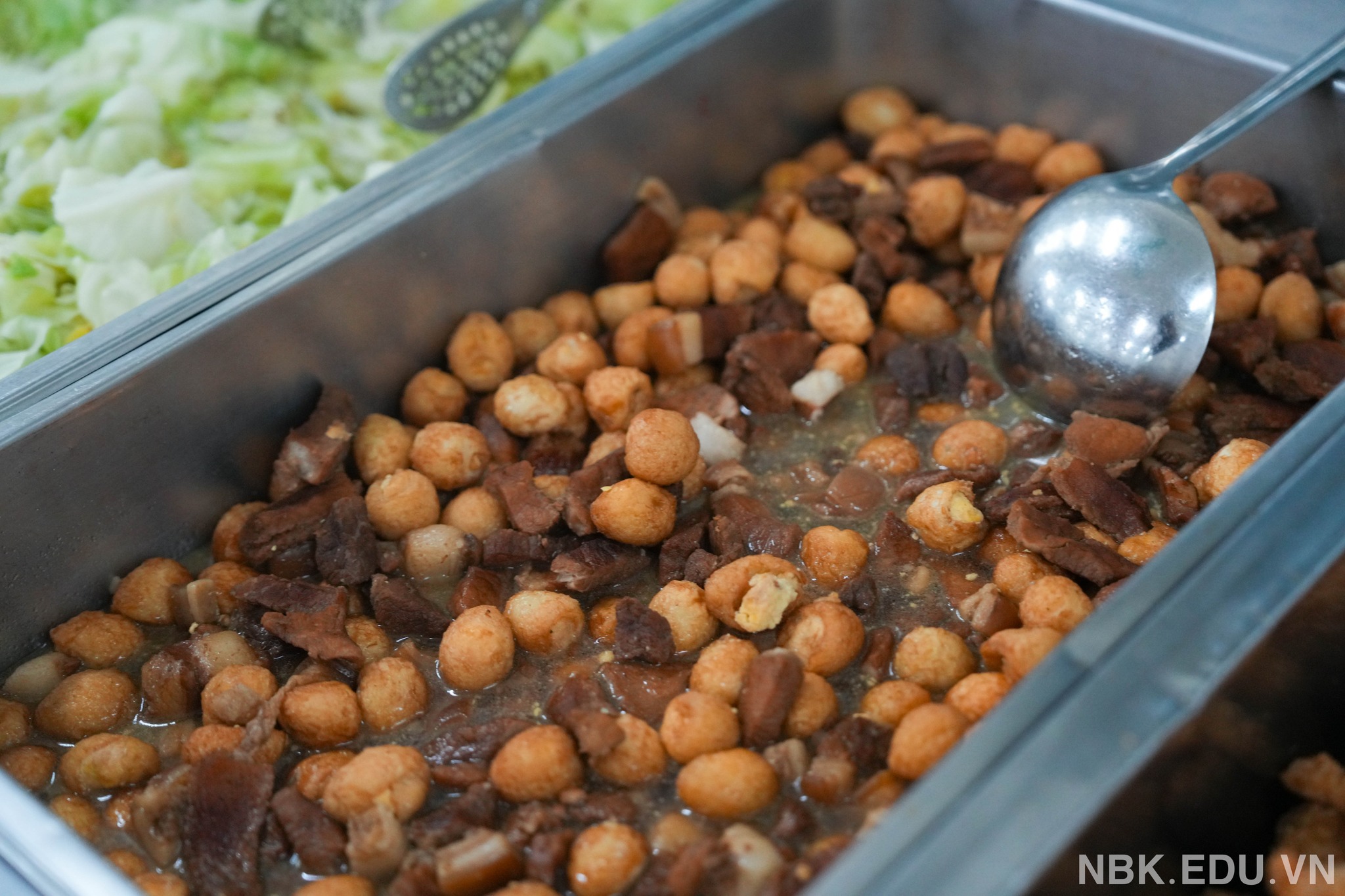 Bữa tối đặc biệt của học sinh Hà Nội ngày mưa lịch sử- Ảnh 2.