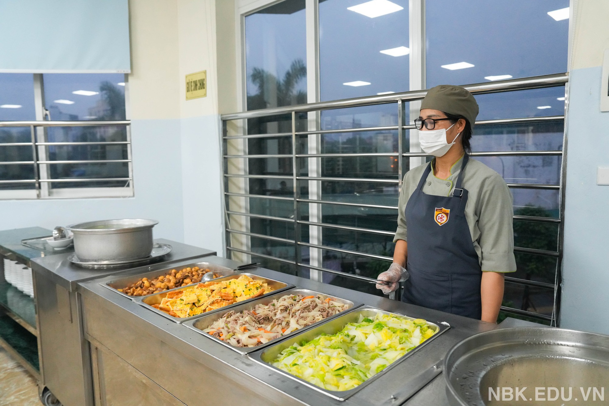 Bữa tối đặc biệt của học sinh Hà Nội ngày mưa lịch sử- Ảnh 1.