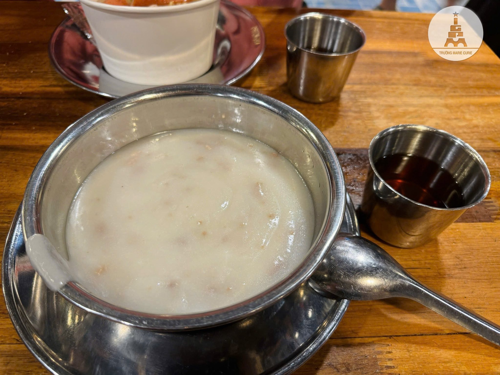 Bữa tối đặc biệt của học sinh Hà Nội ngày mưa lịch sử- Ảnh 12.