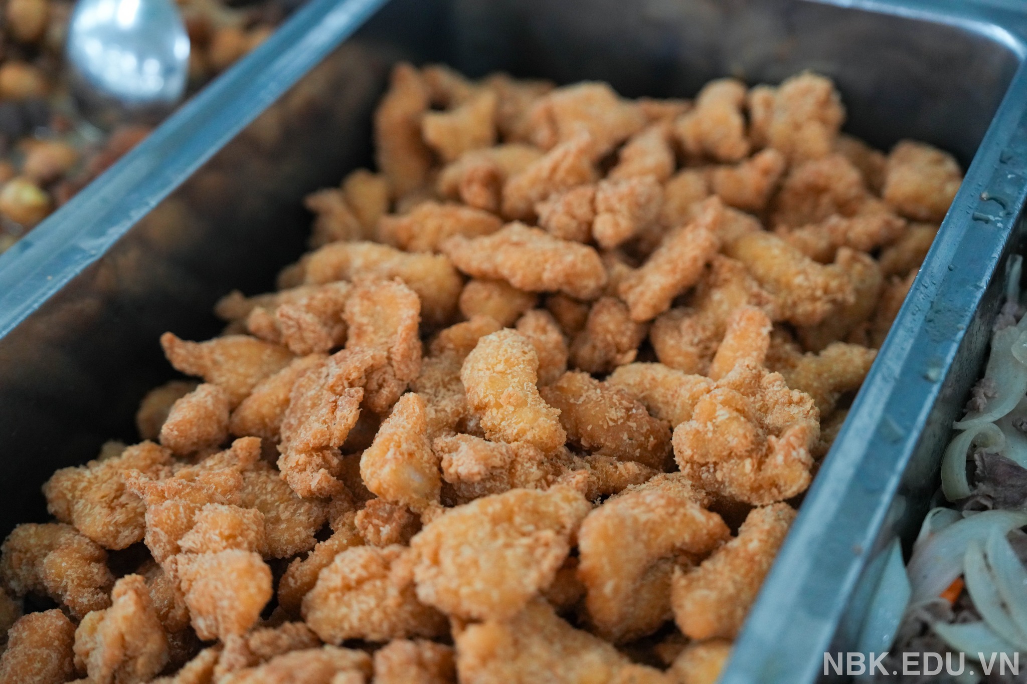 Bữa tối đặc biệt của học sinh Hà Nội ngày mưa lịch sử- Ảnh 4.