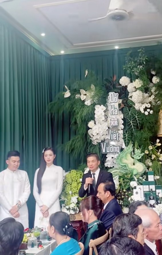 Chủ tịch tập đoàn Sơn Hải và phu nhân gây sốt- Ảnh 5.