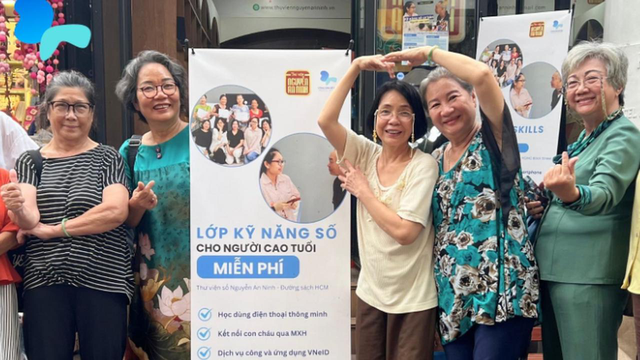 Người cao tuổi bắt sóng công nghệ, sống khỏe, sống vui, sống an toàn- Ảnh 1.