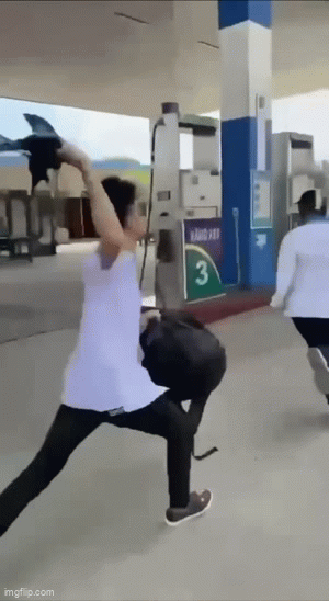 Nam sinh lớp 12 bị tấn công tử vong sau giờ học: Nhà trường thông tin về mâu thuẫn giữa 2 học sinh- Ảnh 1. Nam sinh lớp 12 bị tấn công tử vong sau giờ học: Nhà trường thông tin về mâu thuẫn giữa 2 học sinh- Ảnh 1.