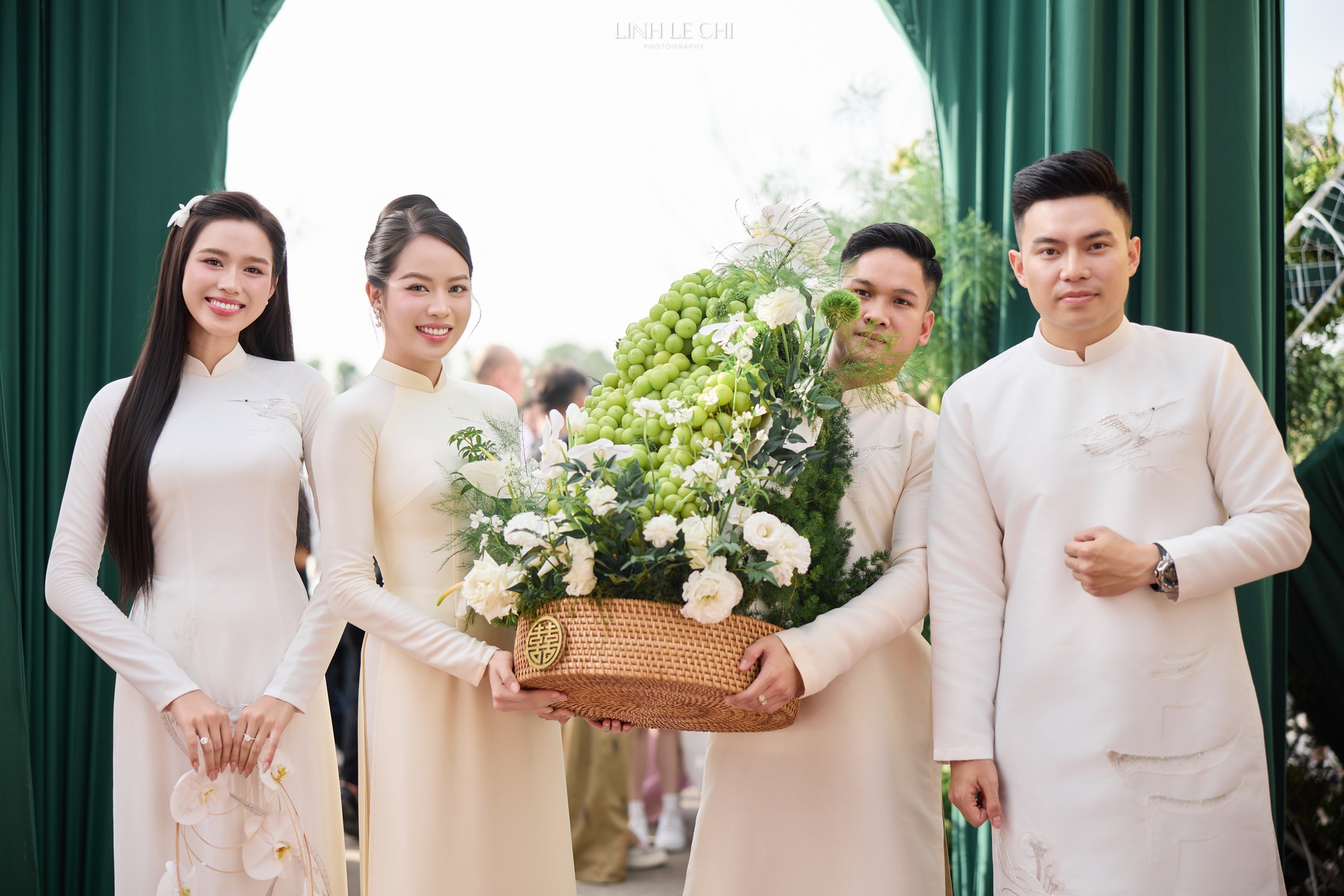 Hoa hậu Đỗ Hà khóc nức nở khi nghe bố chồng chủ tịch nói điều này trong đám cưới- Ảnh 3.