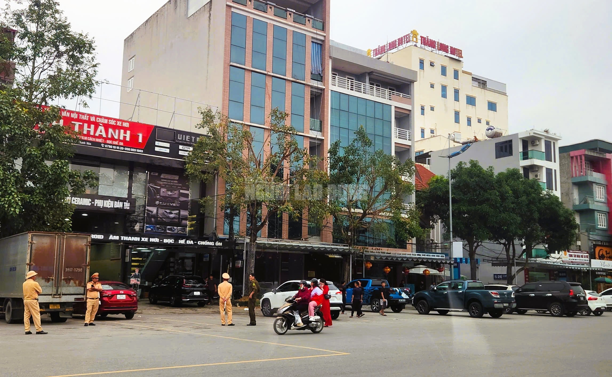 Nhiều cảnh sát phong tỏa, xuất hiện tại nhà 1 doanh nhân có tiếng ở Thanh Hóa- Ảnh 2.