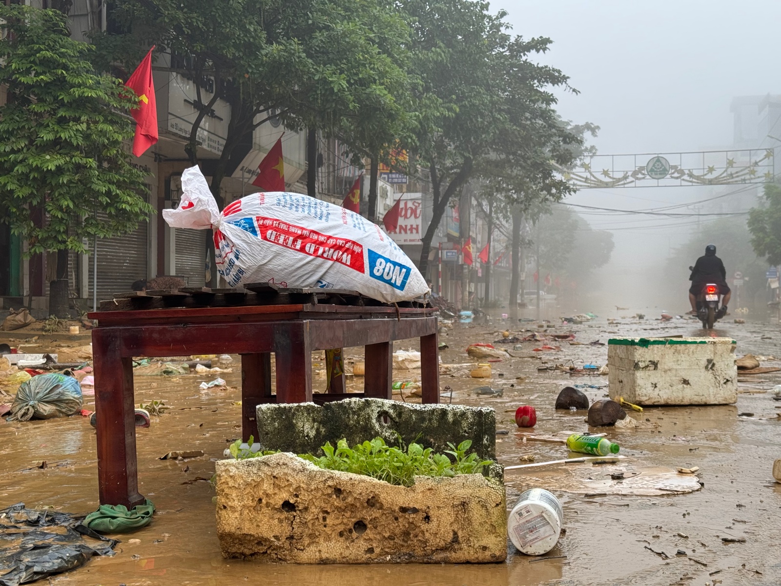 Cảnh tượng khó tin ở trung tâm Thái Nguyên ngày 9/10- Ảnh 22.