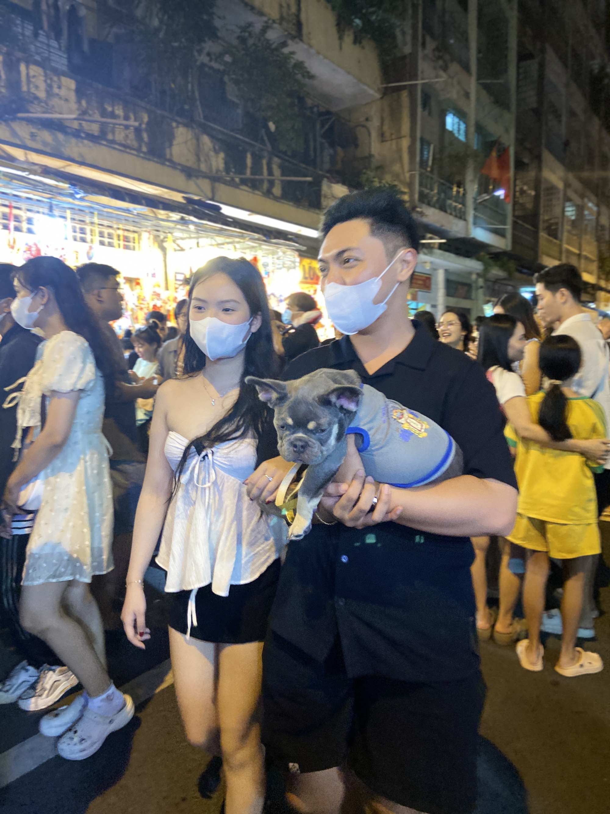 Trung thu sớm: Gái xinh đang tập trung hết ở phố lồng đèn Lương Nhữ Học dù gửi xe tận 20k/chiếc- Ảnh 8.