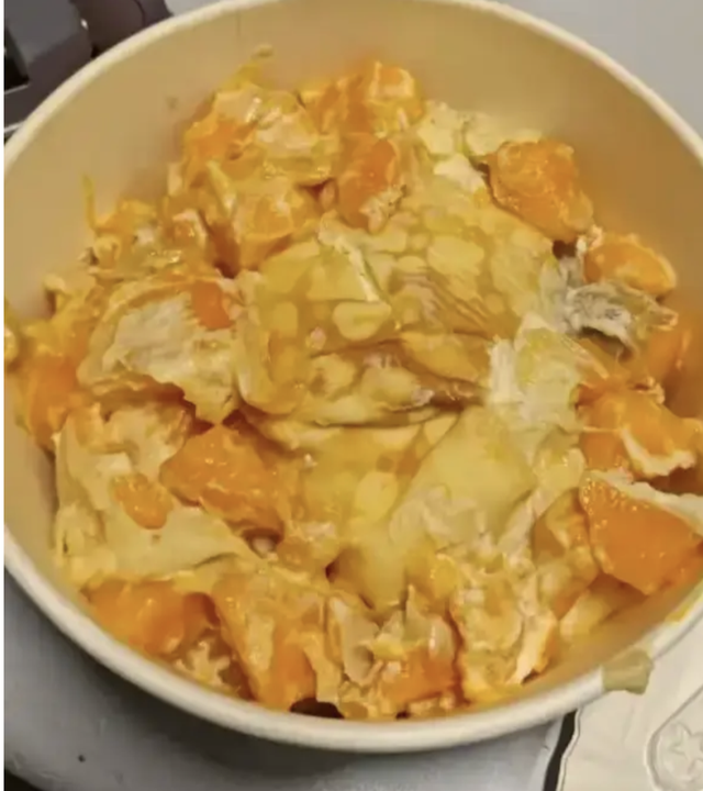 Chiếc bánh gây sốc toàn 