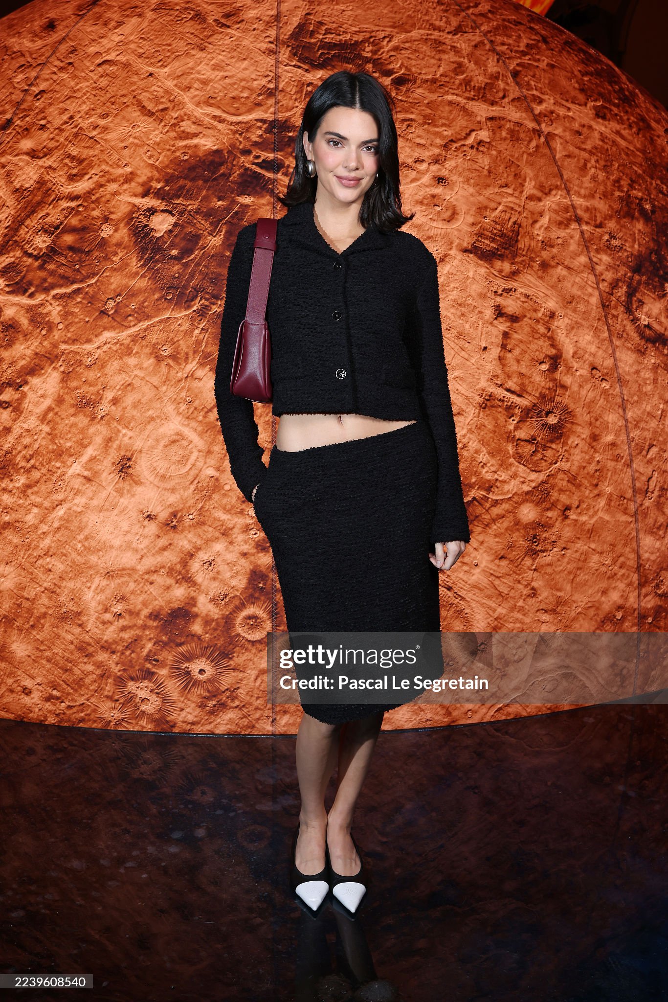 Jennie tới show Chanel muộn, outfit bị phản ứng vì giống Rosé- Ảnh 8.