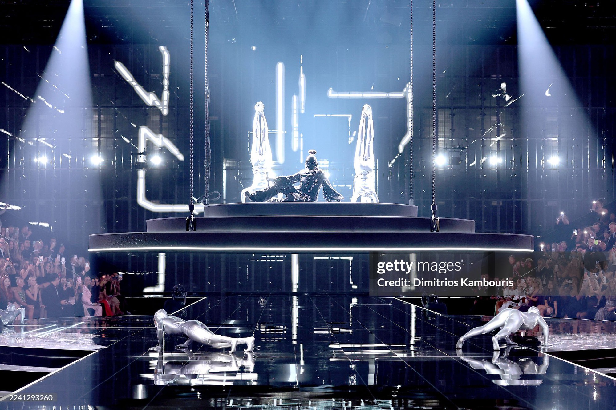 45 phút Victoria's Secret Fashion Show 2025: Chỉ chờ một điểm sáng bằng nửa Lisa khi ấy...- Ảnh 34.