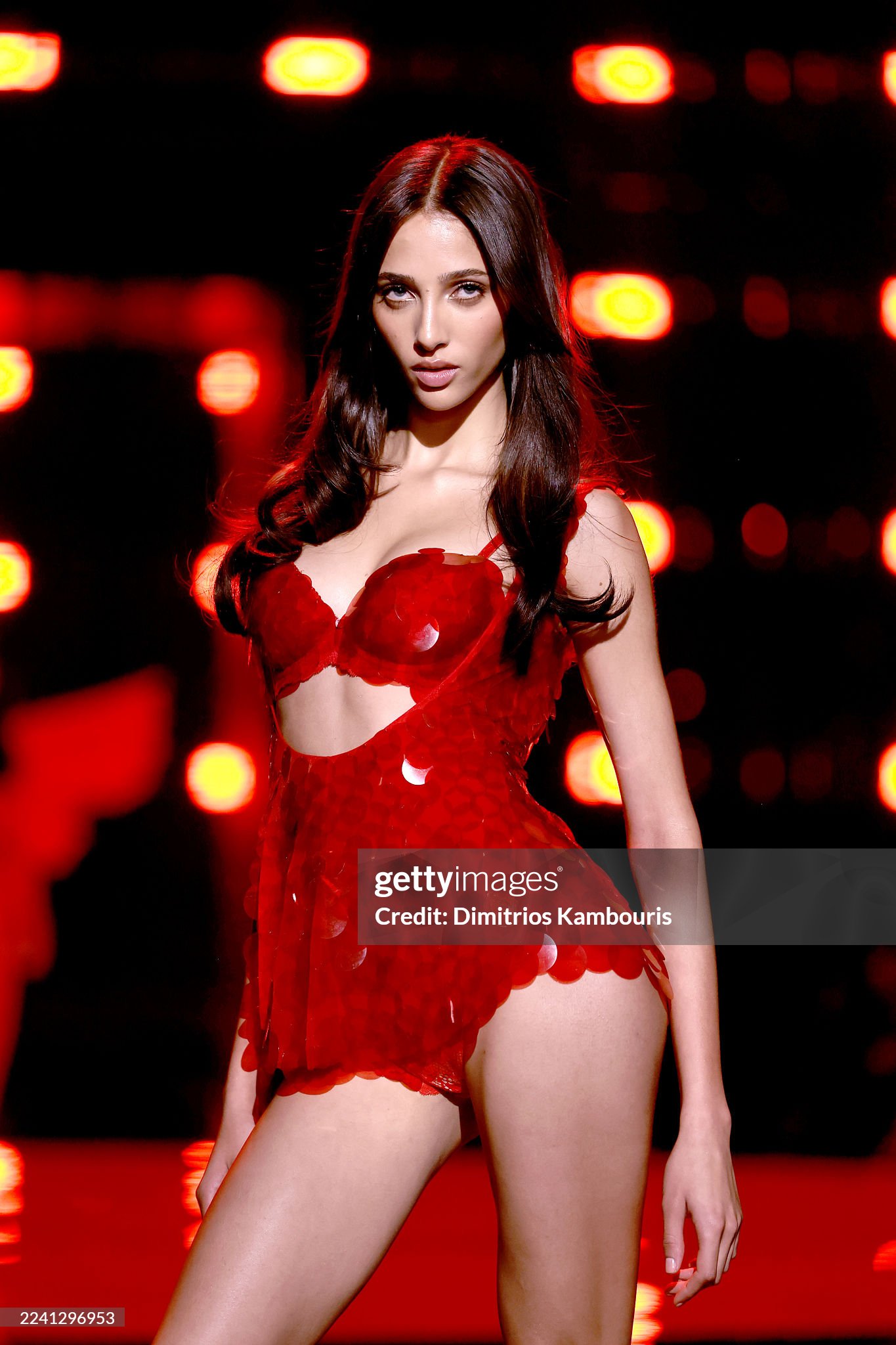 45 phút Victoria's Secret Fashion Show 2025: Chỉ chờ một điểm sáng bằng nửa Lisa khi ấy...- Ảnh 19.