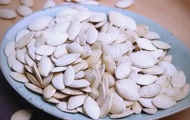 Loại hạt rẻ tiền ít ai để ý lại có lượng kẽm gấp 6 lần óc chó, ăn đều da đẹp, xương chắc, ngủ ngon!- Ảnh 1.