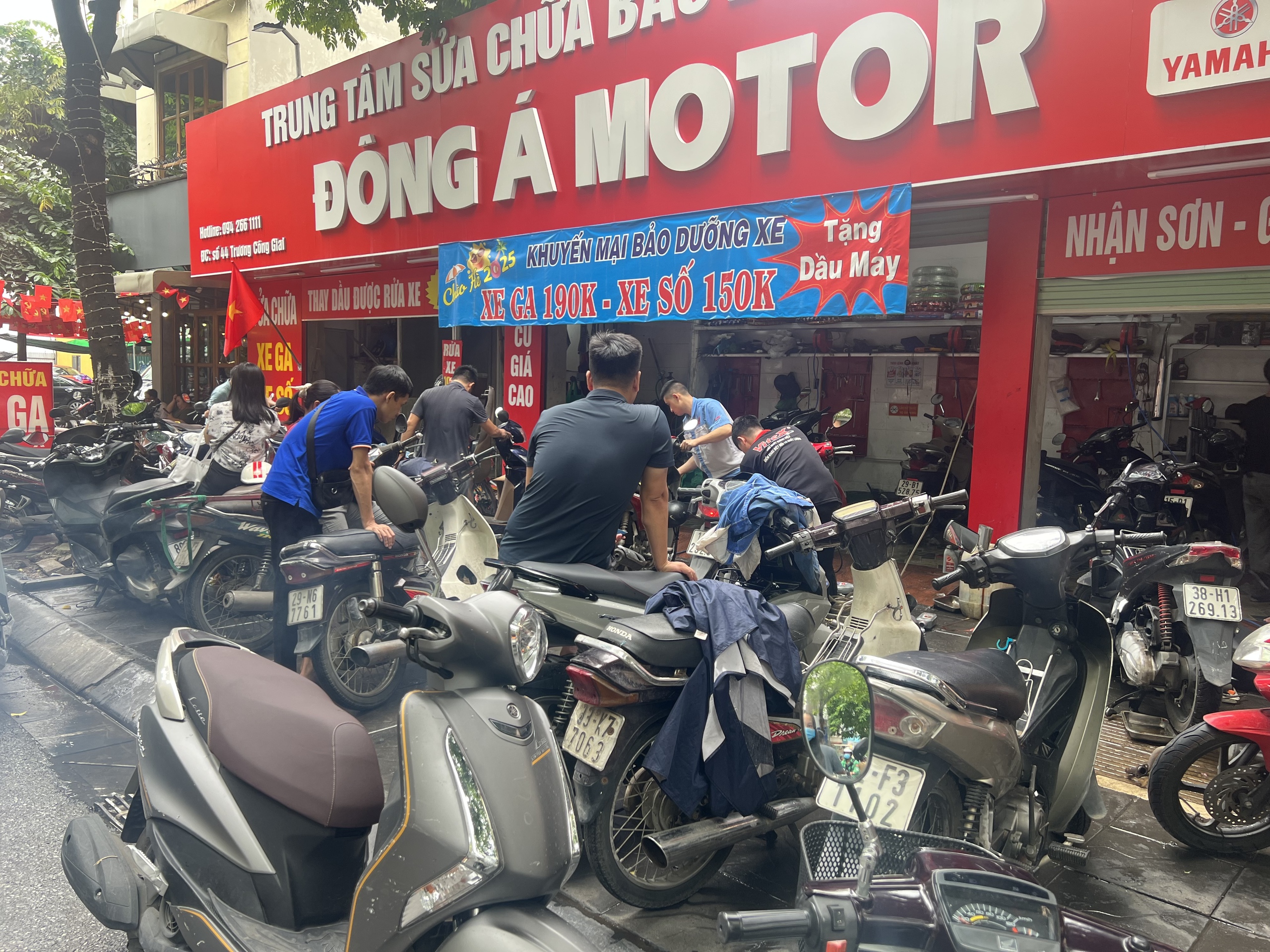 Cập nhật tình hình Hà Nội sáng nay: Nhiều ô tô chết máy vẫn nằm chắn ngang đường- Ảnh 7.