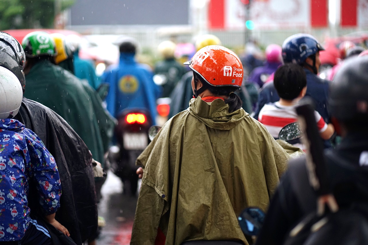 Phía sau đôi bàn tay “hai màu” của người mẹ shipper: “Lúc anh ấy mất, chị mang bầu 2 tháng…”- Ảnh 3.