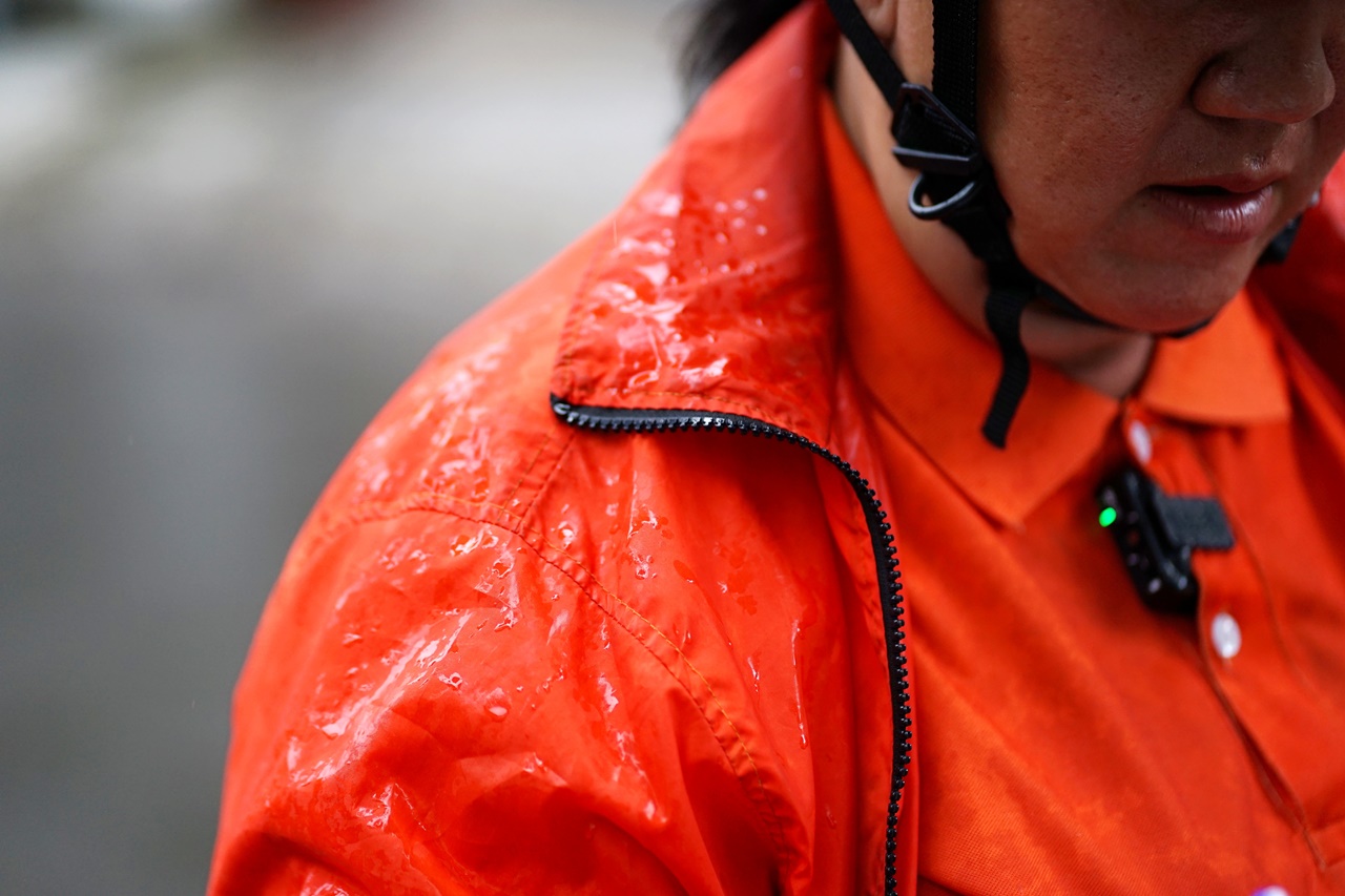 Phía sau đôi bàn tay “hai màu” của người mẹ shipper: “Lúc anh ấy mất, chị mang bầu 2 tháng…”- Ảnh 4.