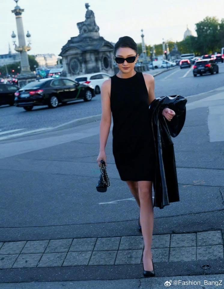 Jennie tới show Chanel muộn, outfit bị phản ứng vì giống Rosé- Ảnh 9.